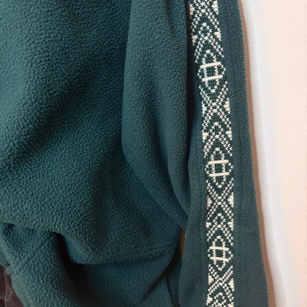 Green Pullover Fleece With Patterned Sleeves - image 6